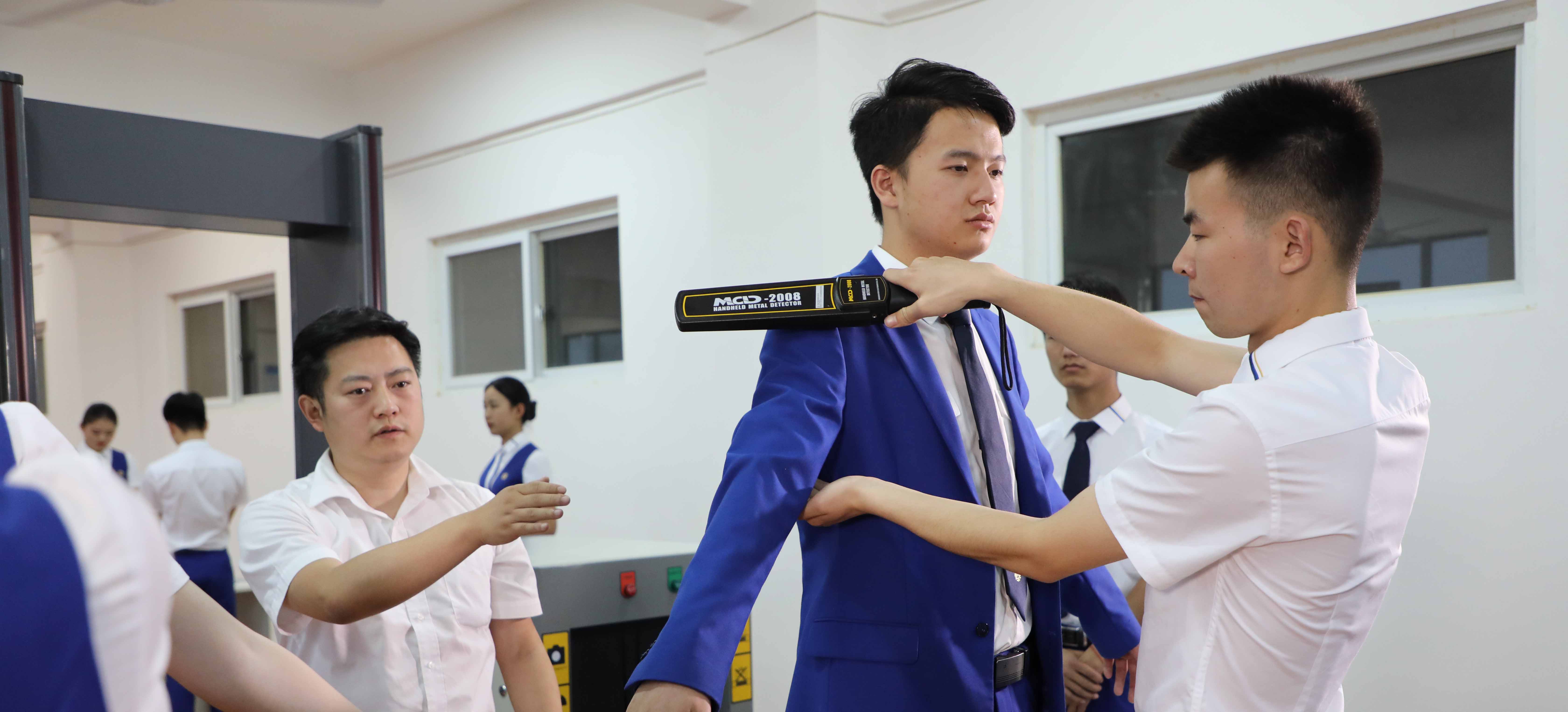 安全檢查員職業(yè)資格證（五級(jí)）證書火熱報(bào)名中，在校考證=贏在起跑線!